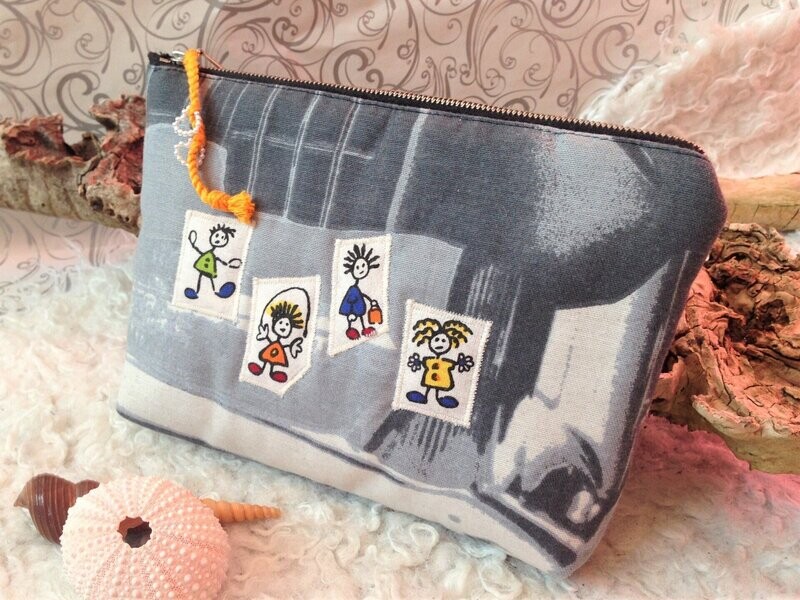 handgefertigte Kosmetiktasche Make-Up-Tasche grau bunt personalisierbar