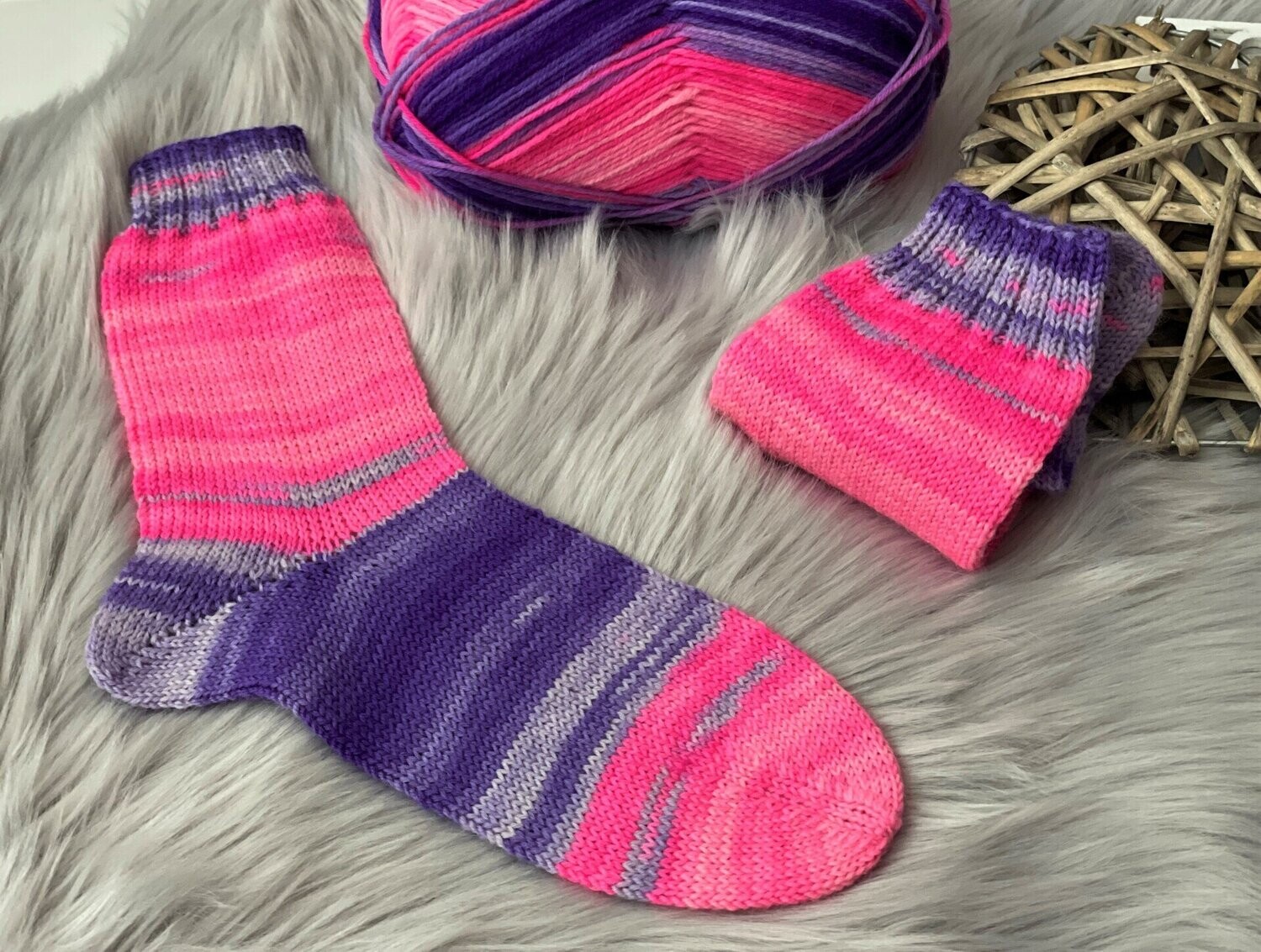 handgestrickte Socken Wunschgröße 36-44 Neonsocken pink lila