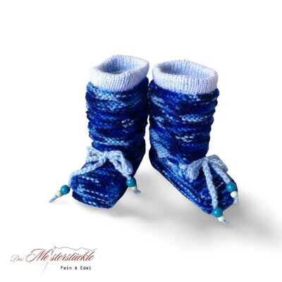handgestrickte Babystiefel blau extra lang