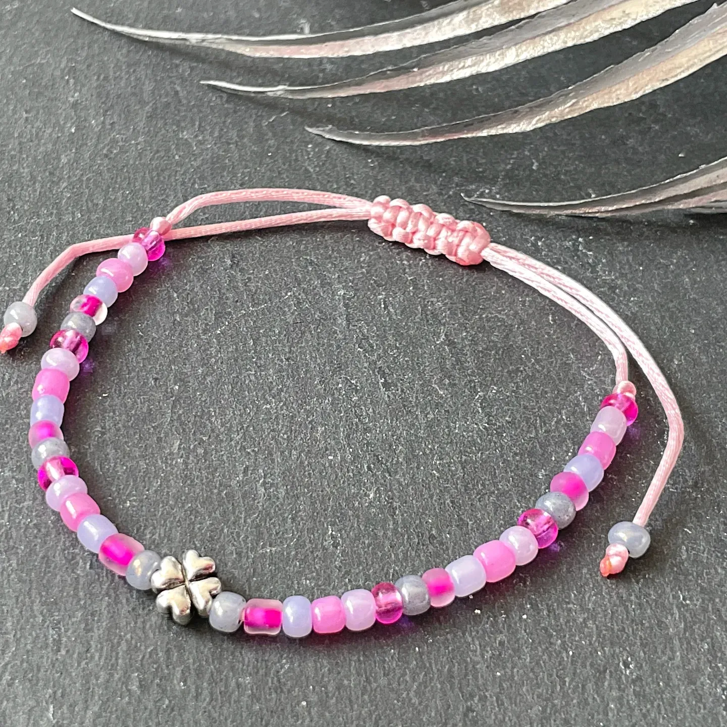 perlenarmband charm rosa handgefaedelt deutschland