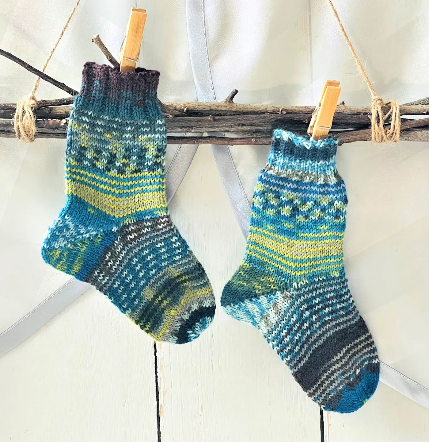 Size 25 - 26 knitted socks children's socks hand knitted striped turquoise