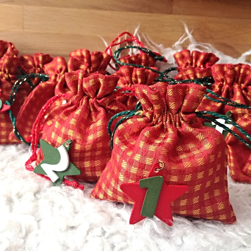 Advent calendar bags for filling red gold checkered