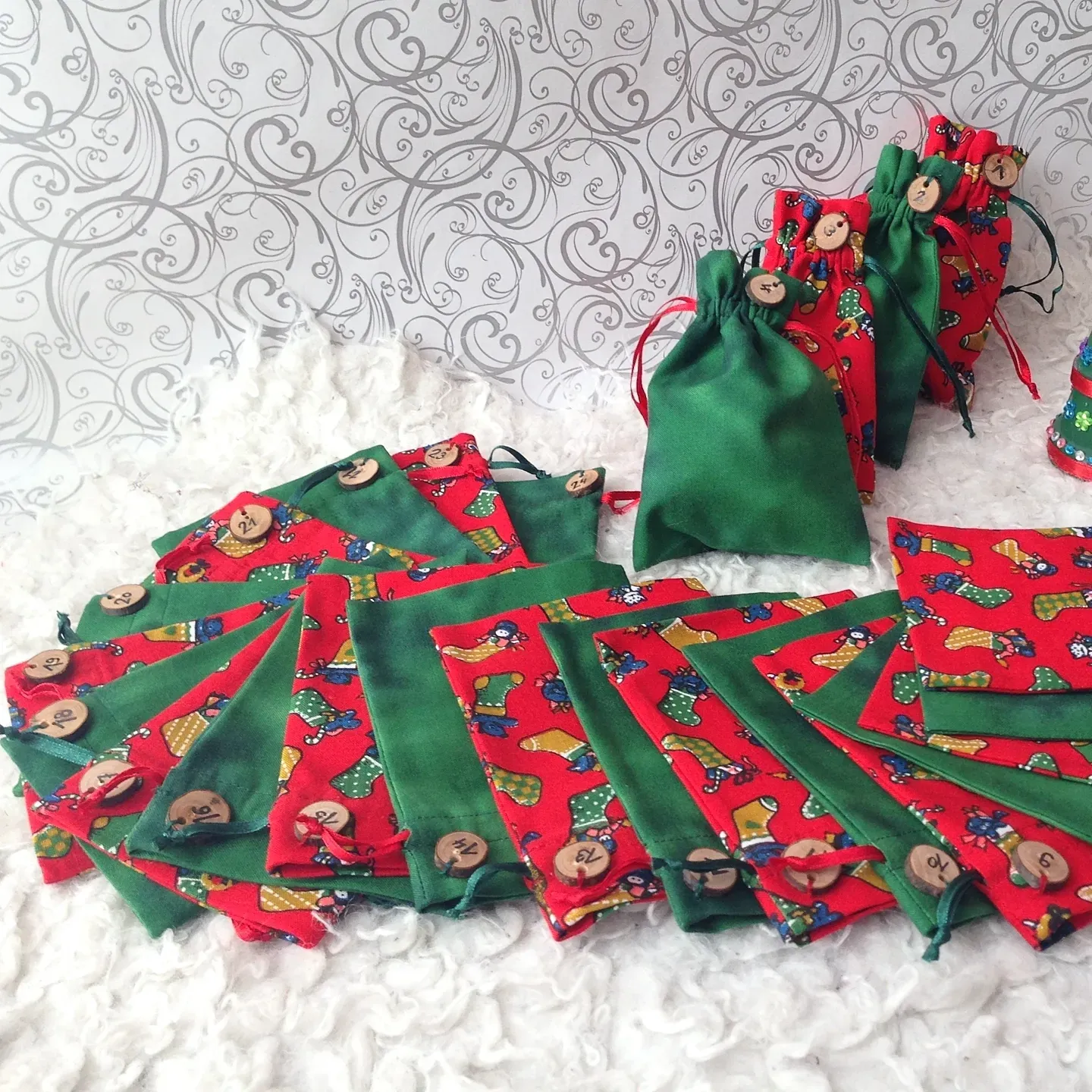 Advent calendar to fill gift bag made of fabric cat motif red green Christmas calendar