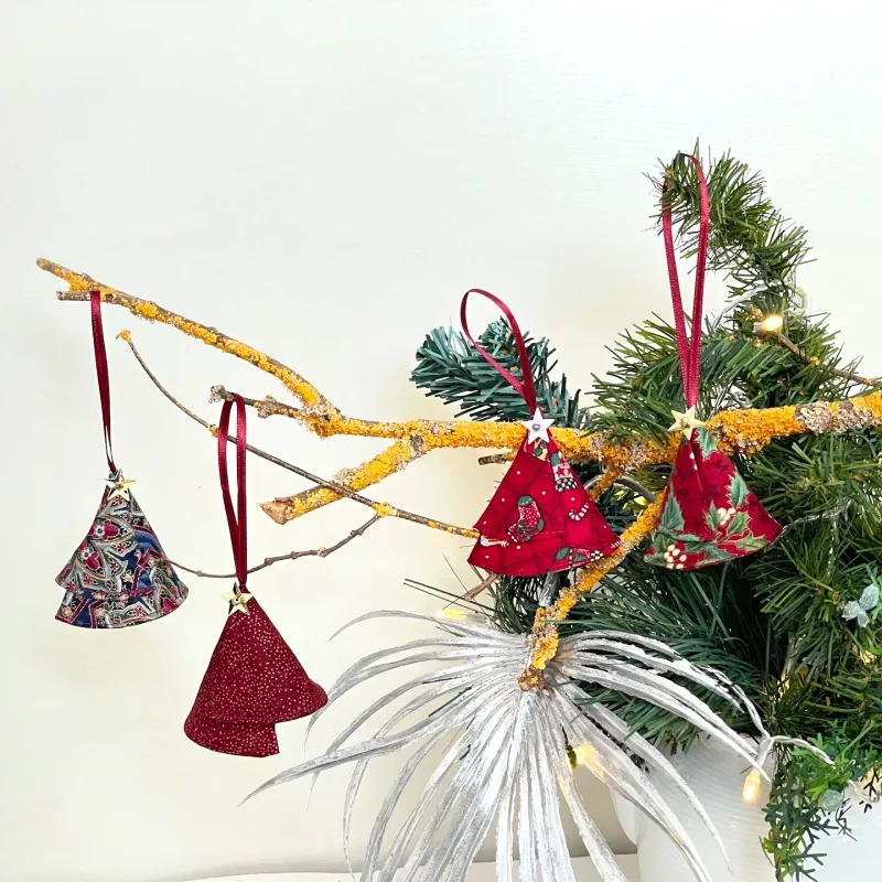 Exclusive Christmas decoration for hanging, carmine red, stylish ambience