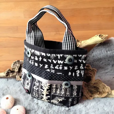 Buy handmade extravagant handbags now