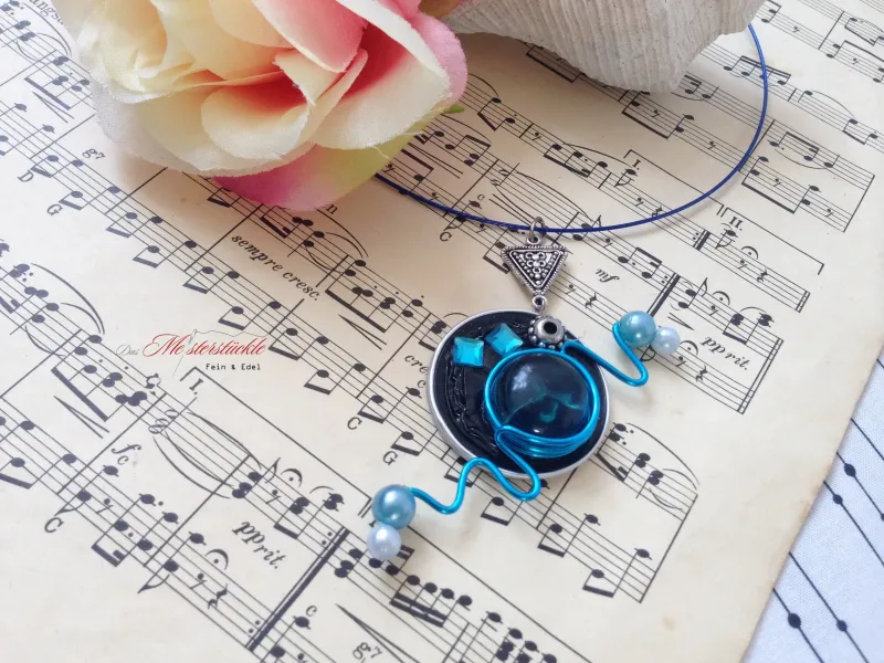 Halsreif handgefertigt aus Kaffeekapseln Modeschmuck türkis Recyclingschmuck