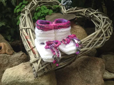 babysneaker gestrickt babysocken 