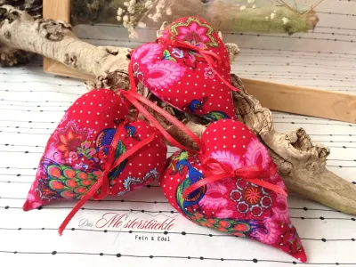 rotes stoffherz handgemacht herzanhaenger 