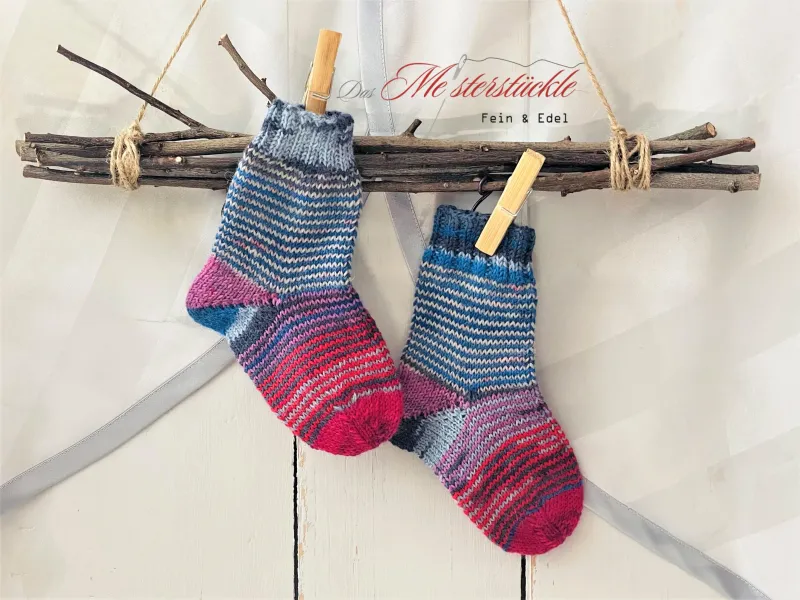 Stricksocken handgestrickt Kindersocken Größe 23 - 24 blau rot Ringelsocken
