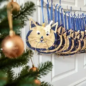Unique, handcrafted advent calendar bags in the shape of cats, ready to be filled yourself – exclusively available from us.