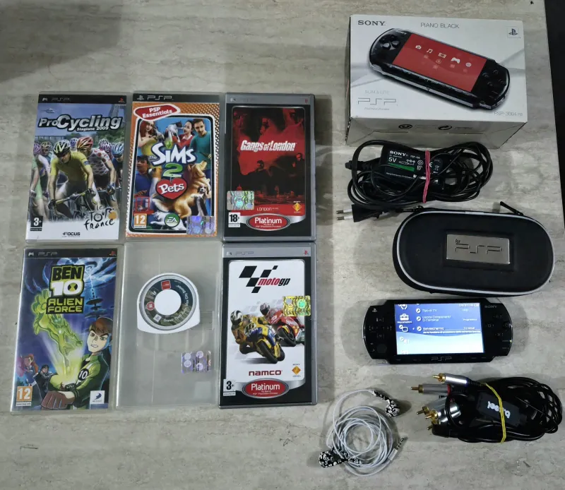 Console Sony PSP Playstation Portable 2004 Con 6 Giochi E Accessori Usato Garantito