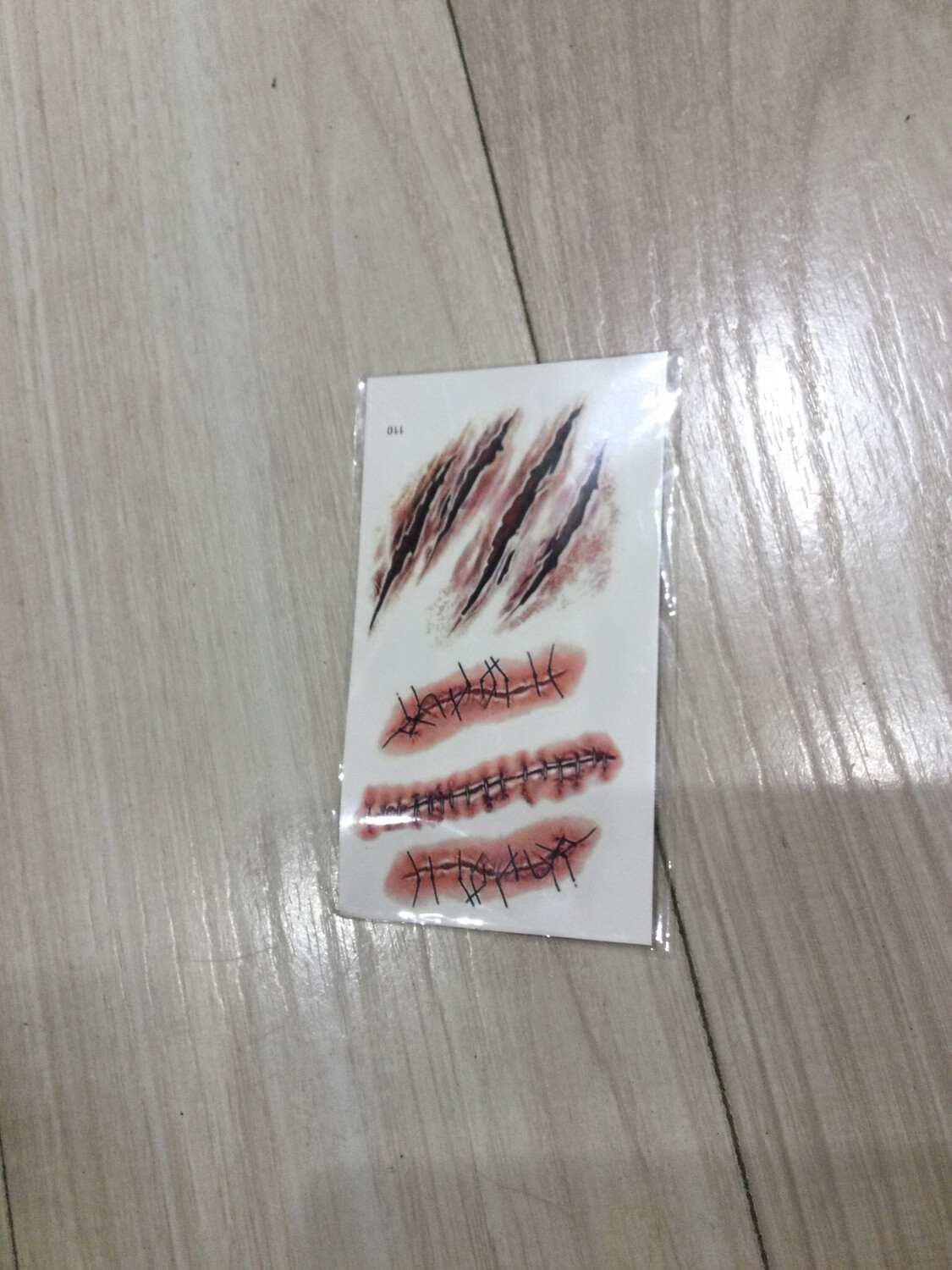 Halloween tatouages griffes et fausses cicatrices Jadeo
