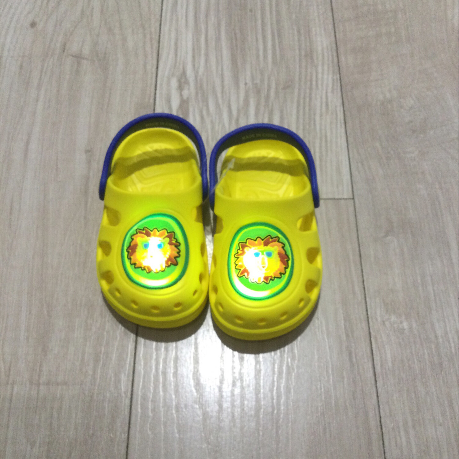 Sandales de plage modèle crocs enfant  il Giardino d’oro