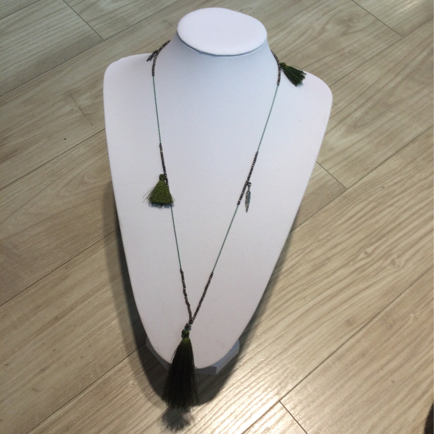 collier pompons verts fashions jewelry