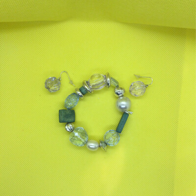  bracelet élastique +boucles oreilles mkn