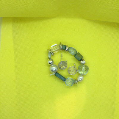  bracelet élastique +boucles oreilles mkn