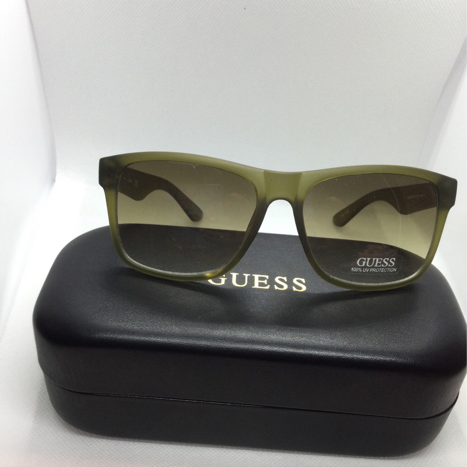 Lunettes de soleil Guess
