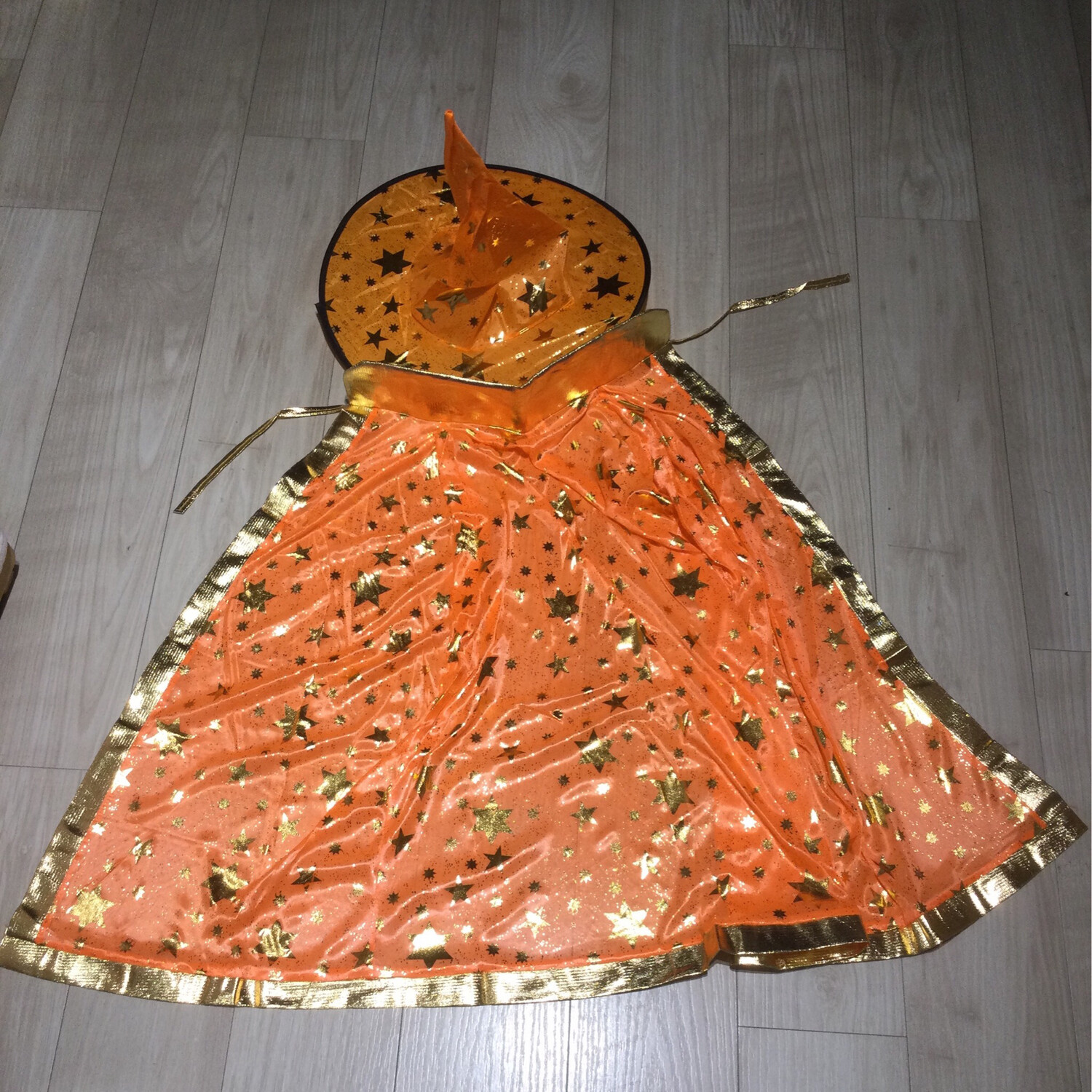 Ensemble Halloween chapeau et cape de magicien /sorcier , couleur: Orange