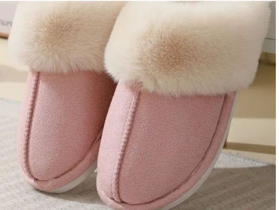 CozEy Life! Pink Fluffy Slippers- Size Large