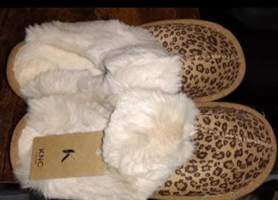 CozEy Life! Leopard Print Fluffy Slippers - Size Medium