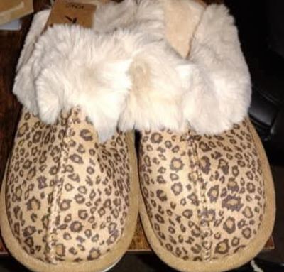 Cozey Life! Leopard Print Fluffy Slippers - Size Large