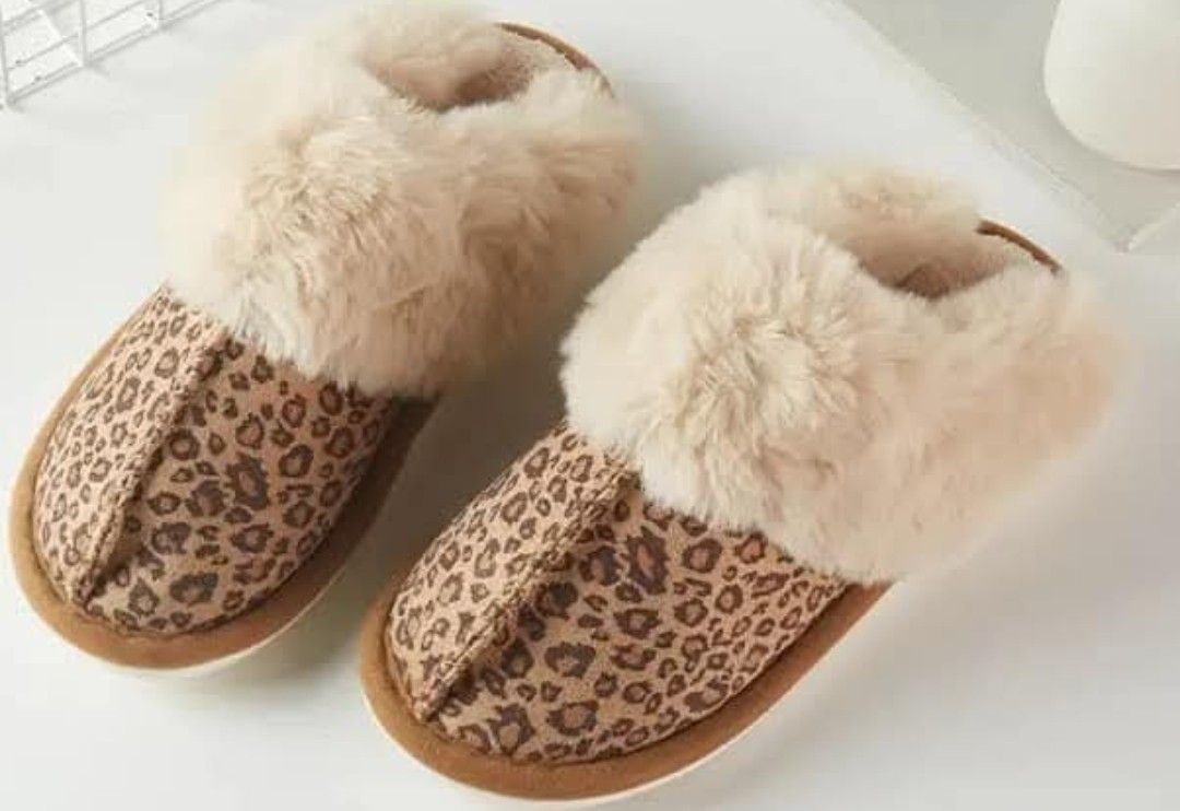 Cozey Life! Leopard Print Fluffy Slippers - Size Large