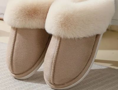 CozEy Life!- Light Sand - Fluffy Slippers - Small