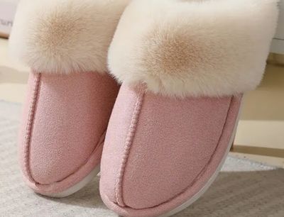 CozEy Life! Pink - Fluffy  Slippers - Size Small