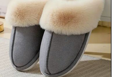 CozEy Life! Gray/Blue Fluffy Slippers- Size Medium