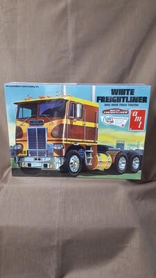 WHITE FREIGHTLINER