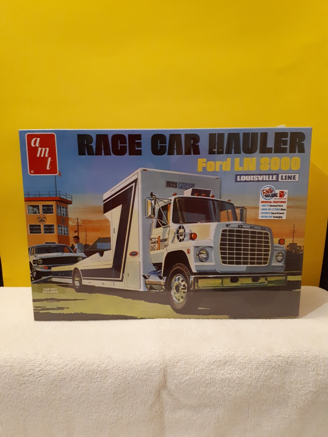 RACE CAR HAULER FORD LN 8000 Model Truck Kit