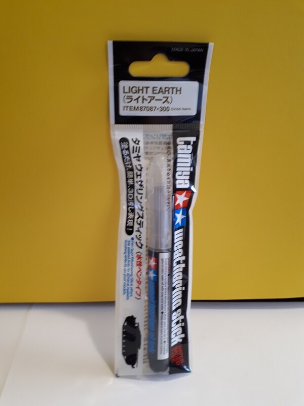 WEATHERING STICK LIGHT EARTH