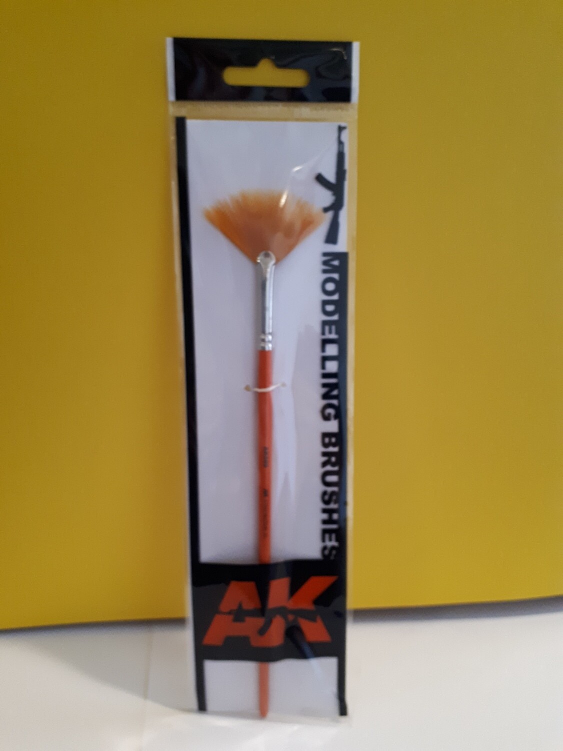 MODELLING BRUSH