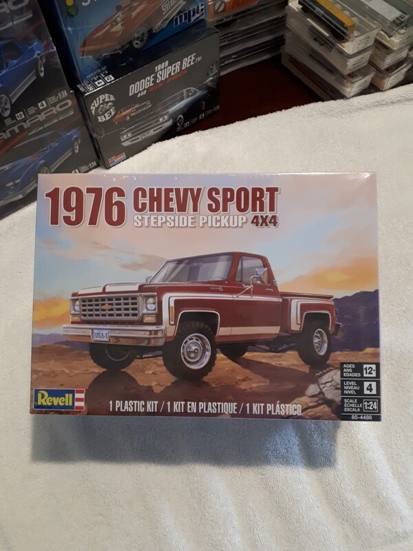 1976 CHEVY SPORT STEP SIDE 4X4 Model Kit