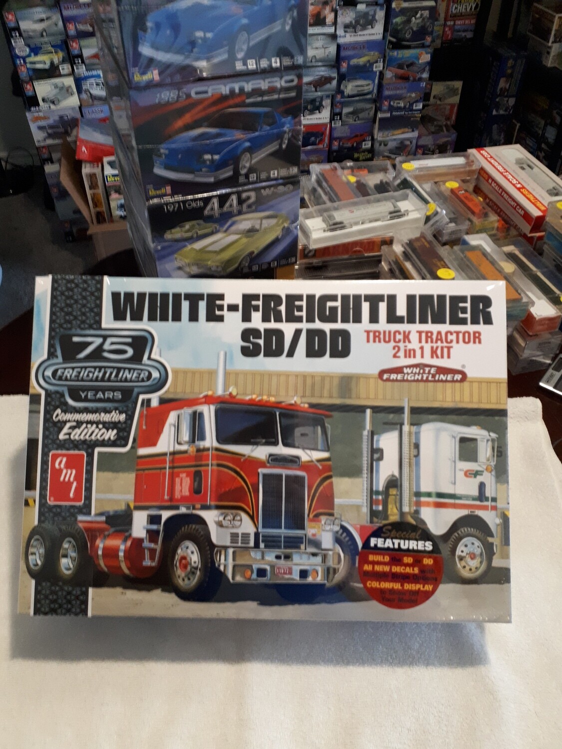 WHITE FREIGHTLINER SD/DD Model Truck Kit