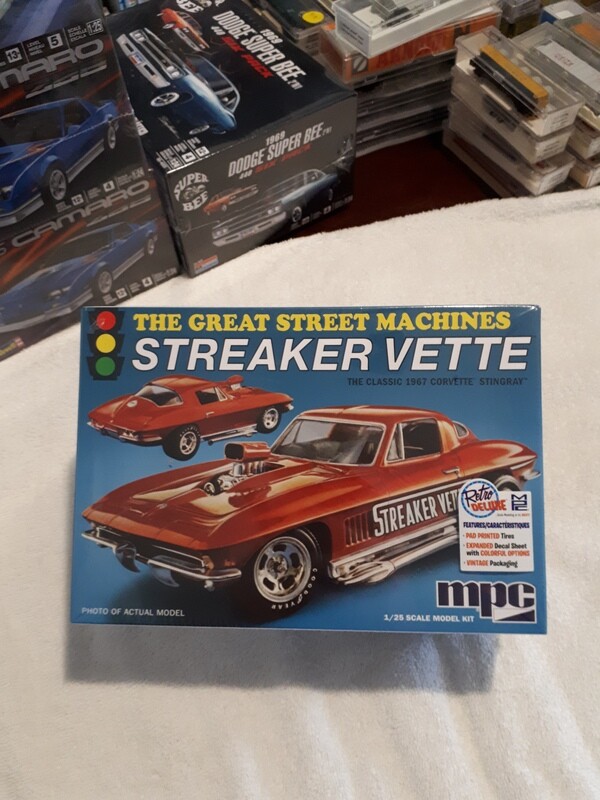 STREAKER VETTE Model Car Kit
