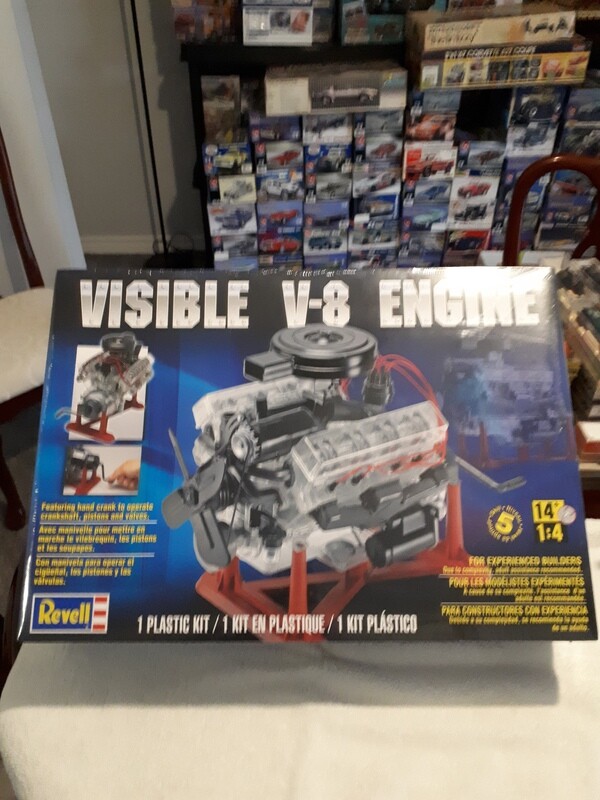 VISIBLE V8 ENGINE Model Kit
