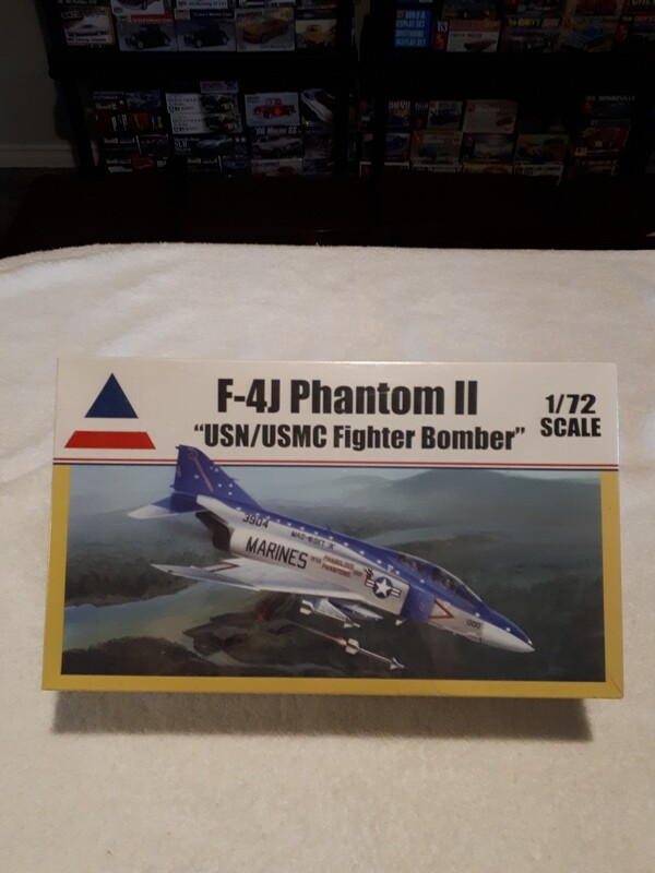 F-4J PHANTOM II Model Airplane Kit