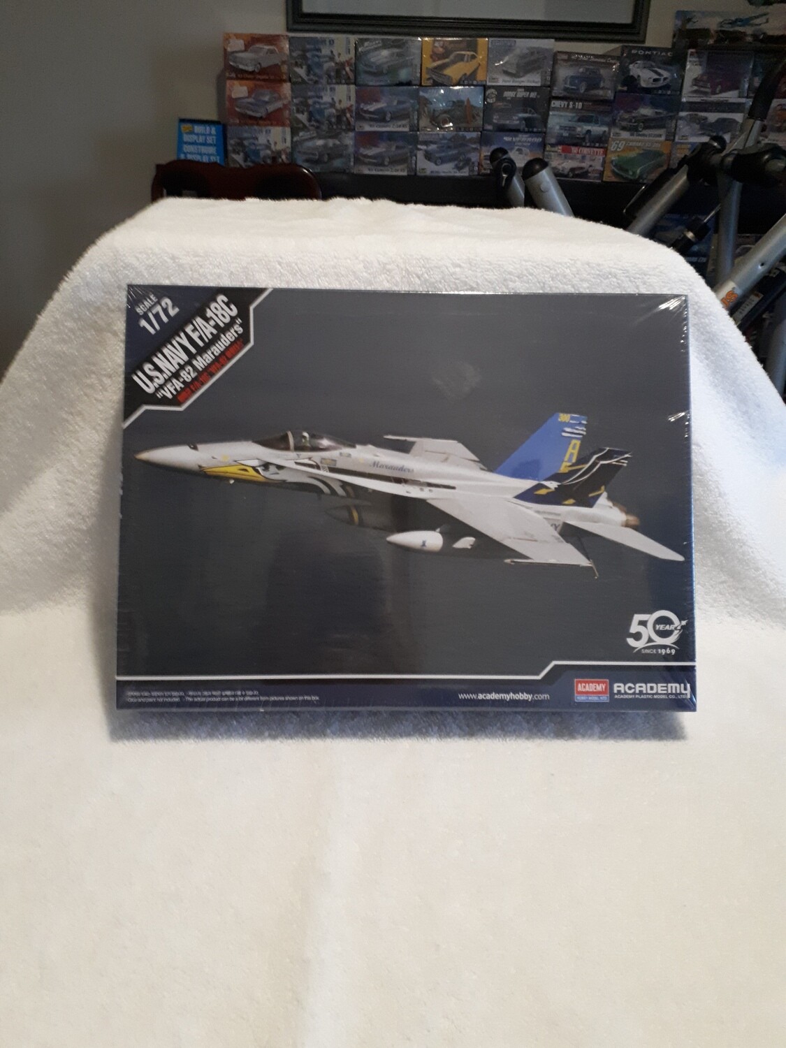 F/A-18C US NAVY VFA-82 MARAUDERS Model Airplane Kit