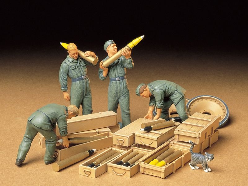 GERMAN Tank Ammo Loading Crew Military Miniature Model Kit