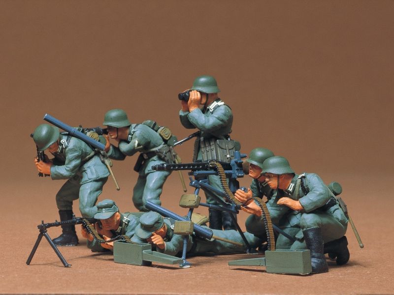 GERMAN Machine Gun Troops Infantry Military Miniatures Model Kits