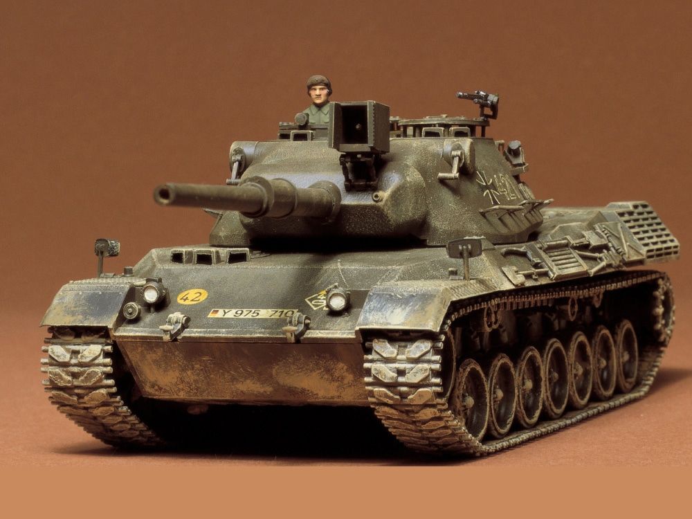 GERMAN KAMPFPANZER LEOPARD Military Model Tank Kit