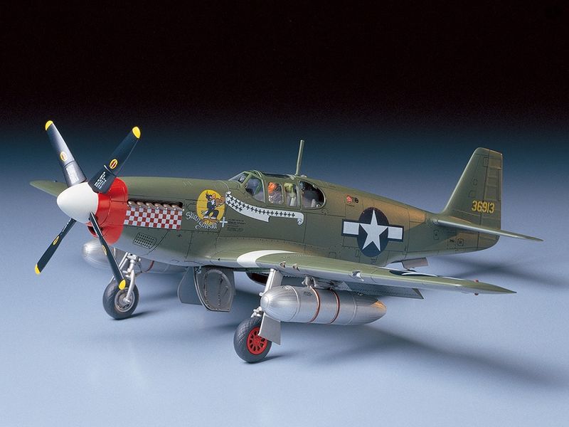 NORTH AMERICAN P-51B MUSTANG Model Airplane Kit