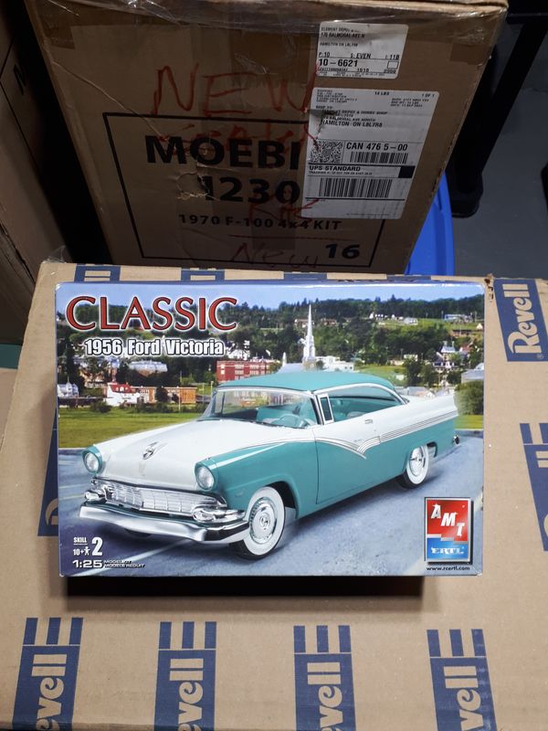 1956 Ford Victoria Model Kit by AMT, Pre-Owned