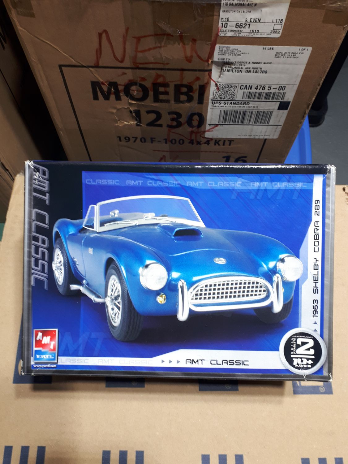 1963 Shelby Cobra 289 Model Kit AMT38423