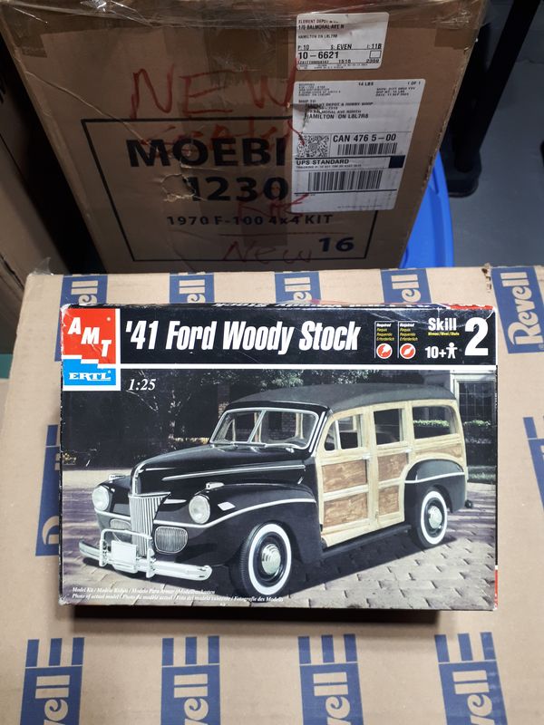 1941 Ford Woody Stock Model Kit by AMT