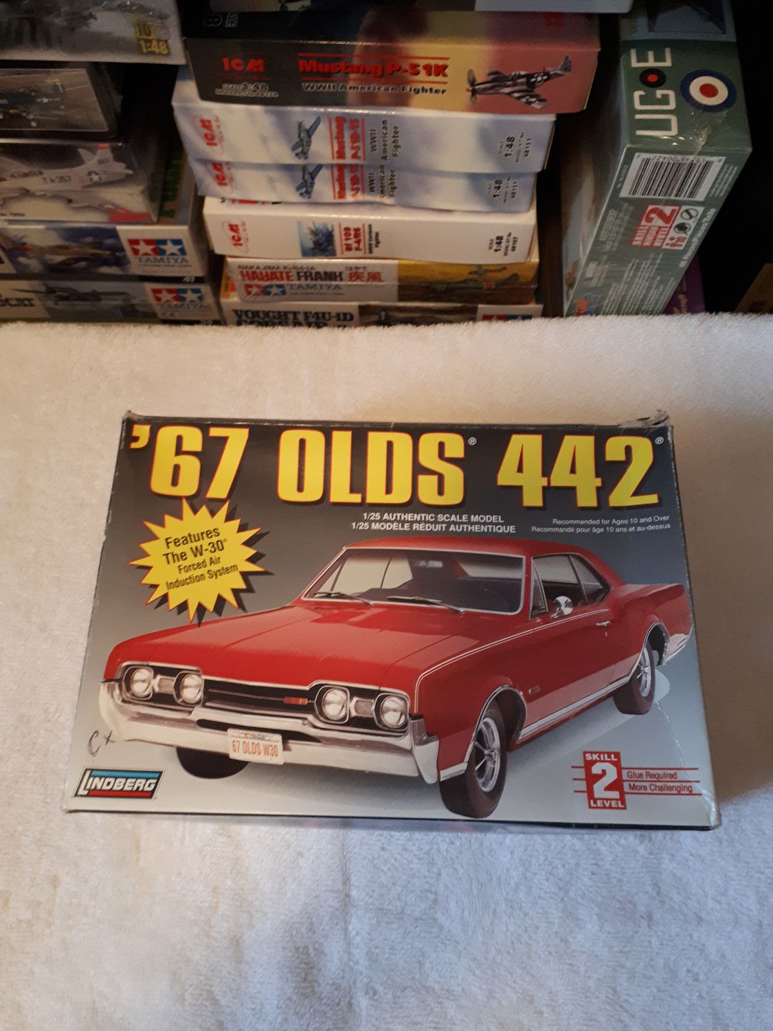 1967 Old&#39;s 442 W-30 Model Kit by Lindberg