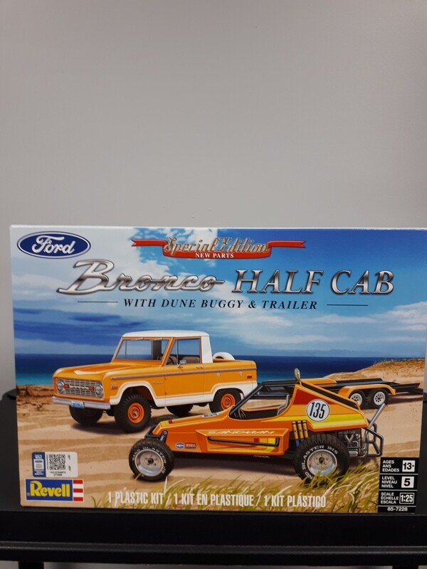 REVELL BRONCO Half Cab, Model Kit