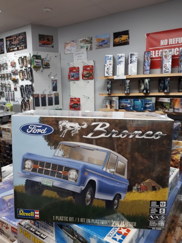 REVELL FORD BRONCO SL5 Model Car Kit