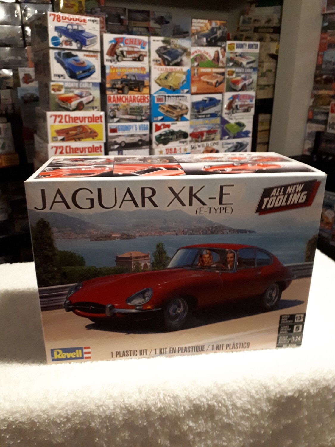 REVELL JAGUAR XK-E Model Car Kit